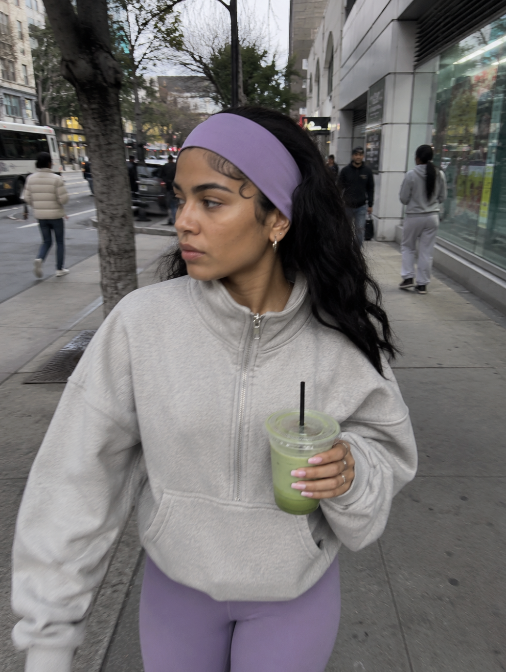 Customer wearing the Wonderband non-slip headband 5