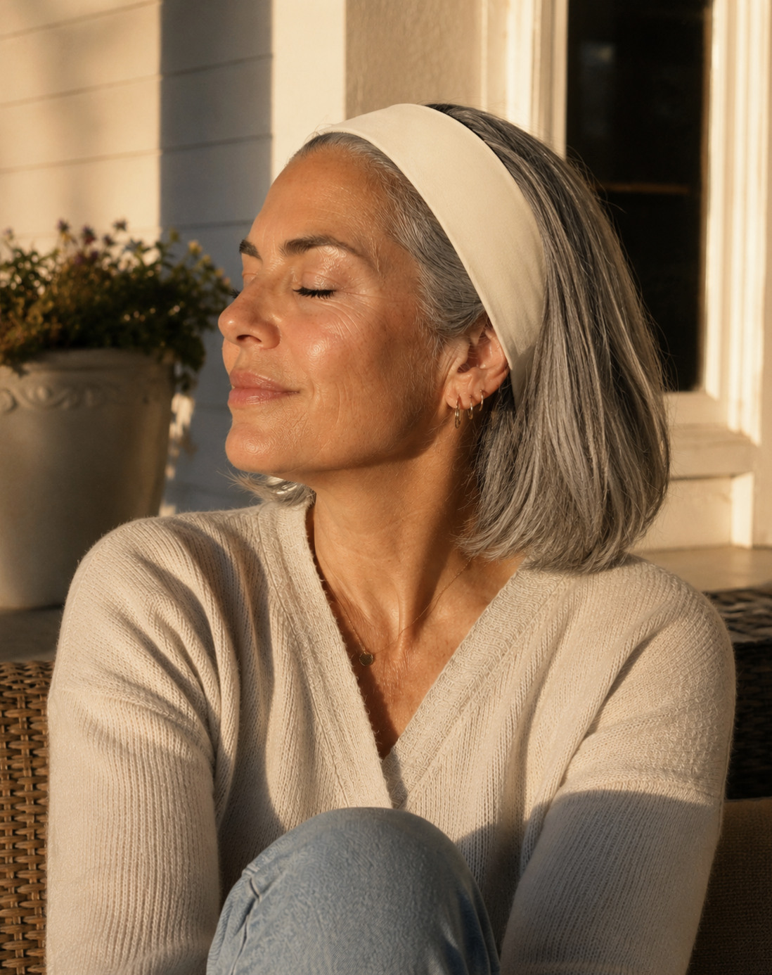 Customer wearing the Wonderband non-slip headband 3
