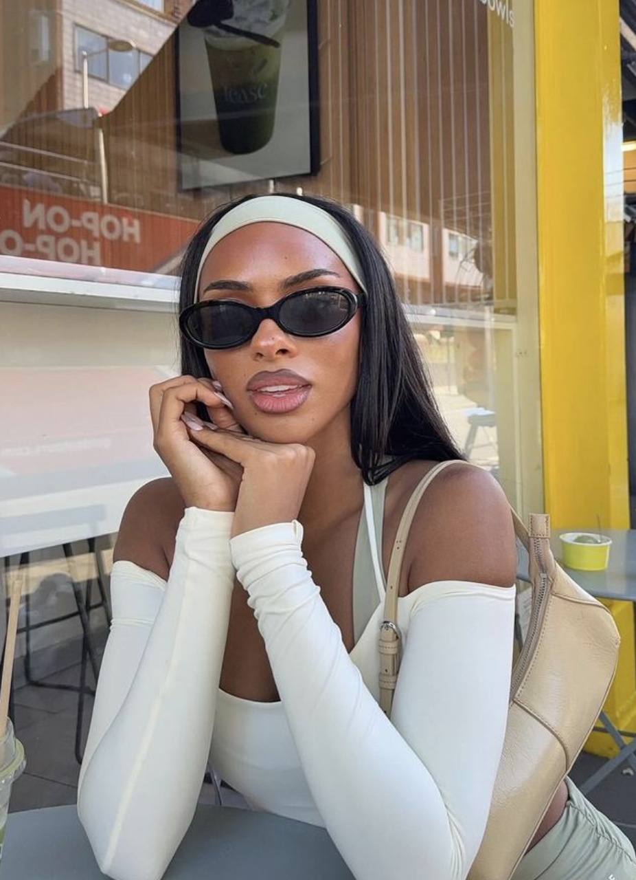 Customer wearing the Wonderband non-slip headband 7